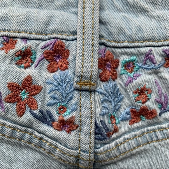 Lauren Conrad | NWT Super High Rise Size 6 Crop Floral Embroidered Jeans - Picture 6 of 16